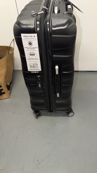Черен куфар SAMSONITE