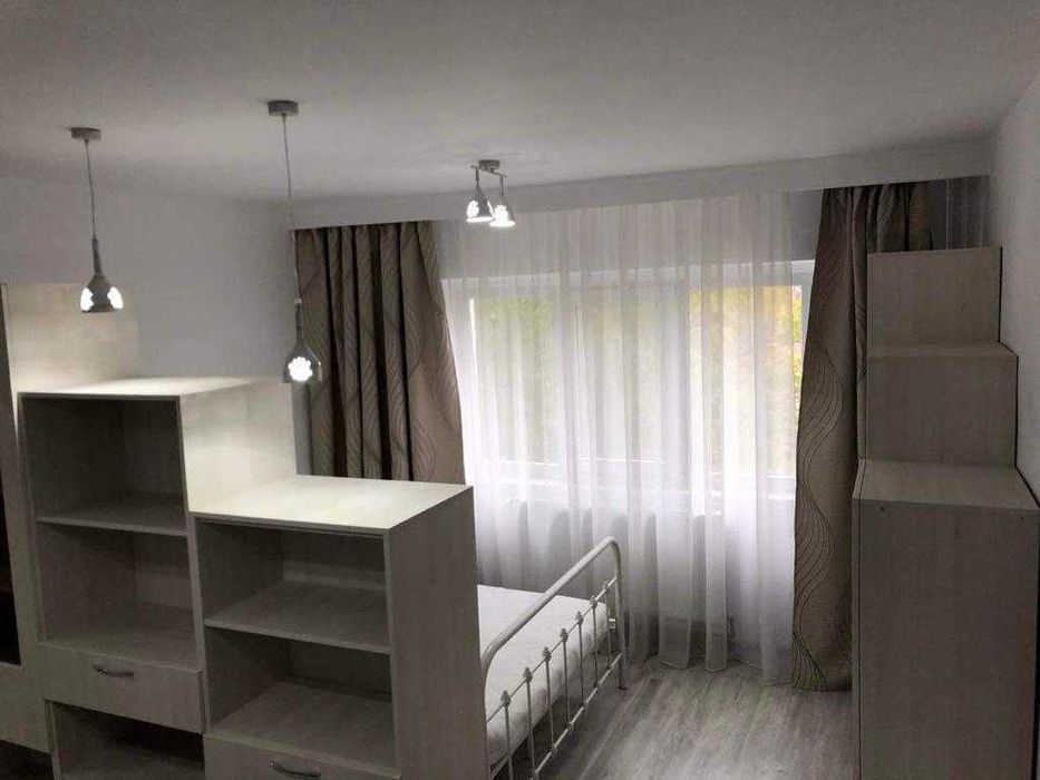 Vand apartament o camera, decomandat, etajul III, zona Oancea — fotografia 3