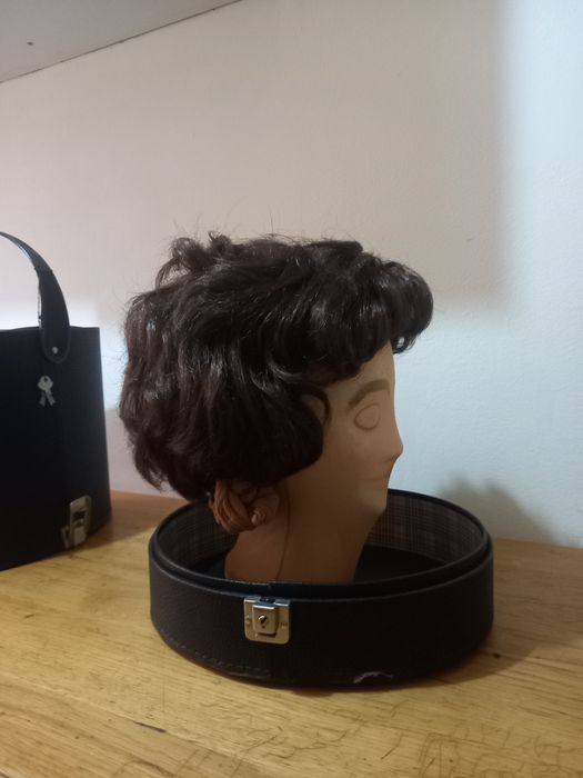 Peruca dama + cutie pt. depizitare