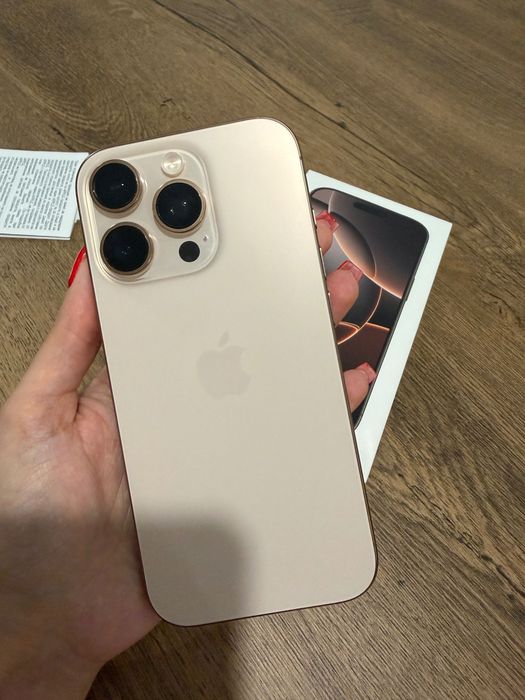 Iphone 16 Pro Gold