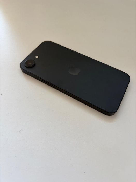 iPhone 16e black 128 GB