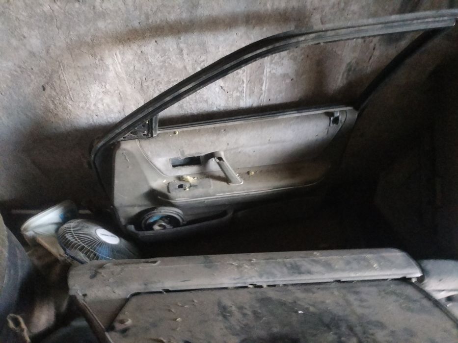 Продам двери Мазда 626 переходка