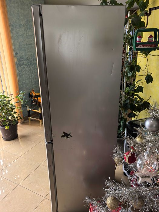 Хладилник с фризер