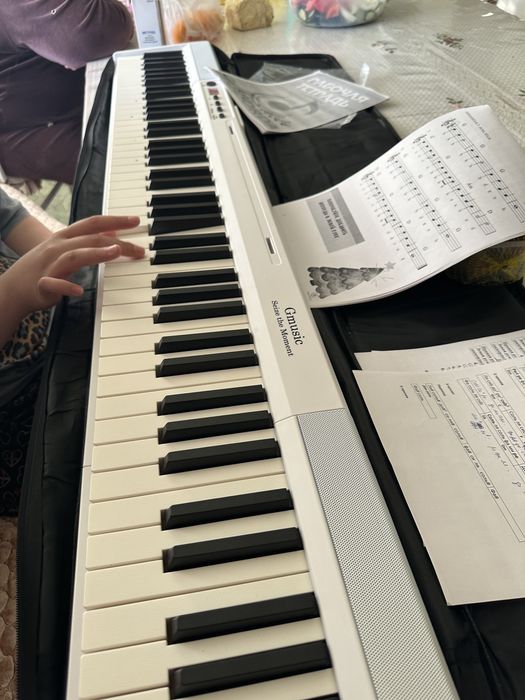 Продам Синтезатор