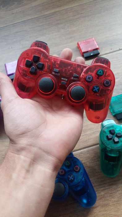 PlayStation 2 controller fără fir , wireless  , compatibile cu console de PlayStation 1 și PlayStation 2   .  Ps1  ps 2      ps 2   ps 1
