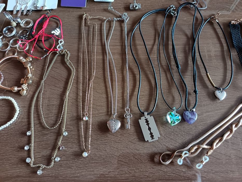 Лот дамски бижута