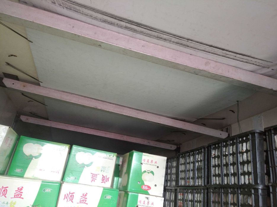 Рефрежератор прицеп .Фура учун. SCHWARZ MULLER. 2003 й  . 8 тонна