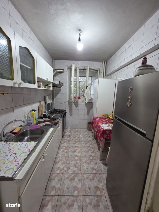 Piata Muncii, 5 minute metrou, pe Basarabia, stradal, vedere spate — fotografia 1