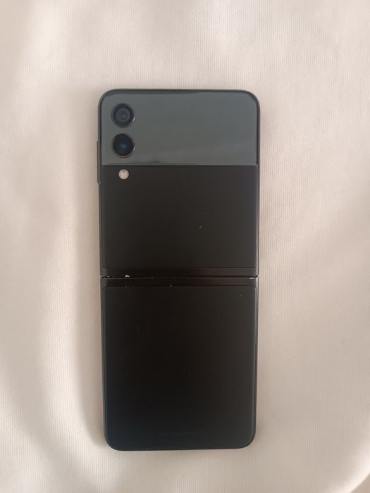 Телефон Samsung Z flip3