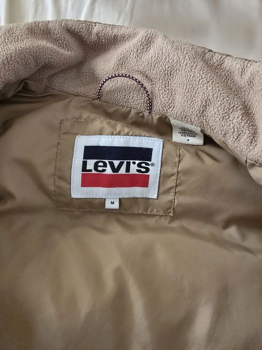 Geaca Levis puf , ca noua