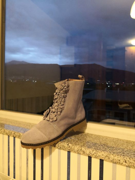 Ботуши естествена кожа с цветя ръчна изработка