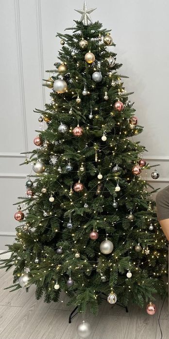 Ёлка с игрушками