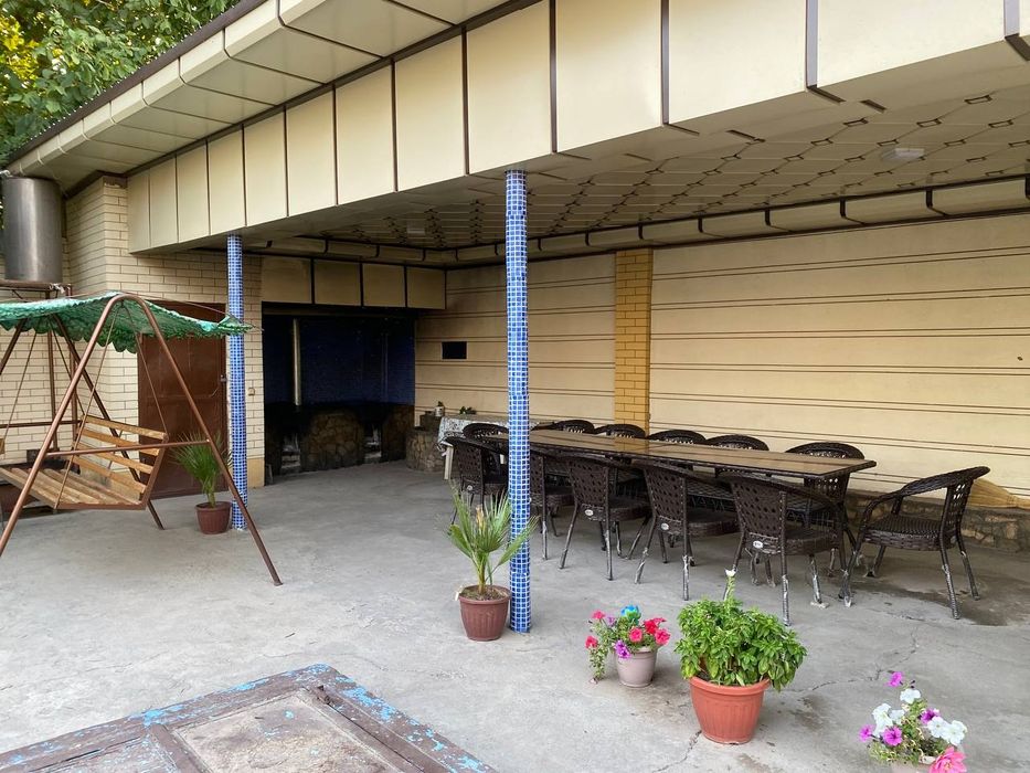 Ozodboshda srochna 9 sotixli 6 xonali dacha sotamiza.