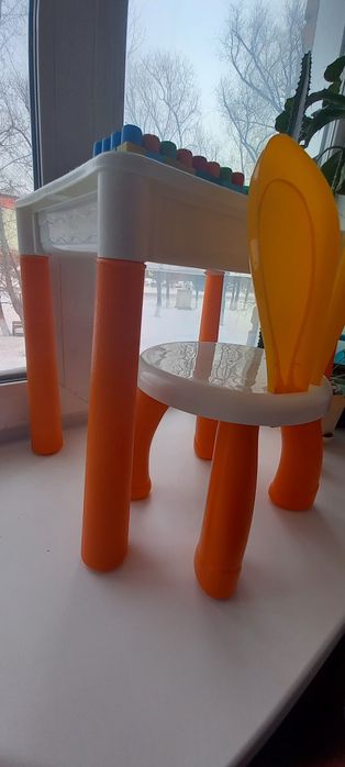 Продам столик для детей