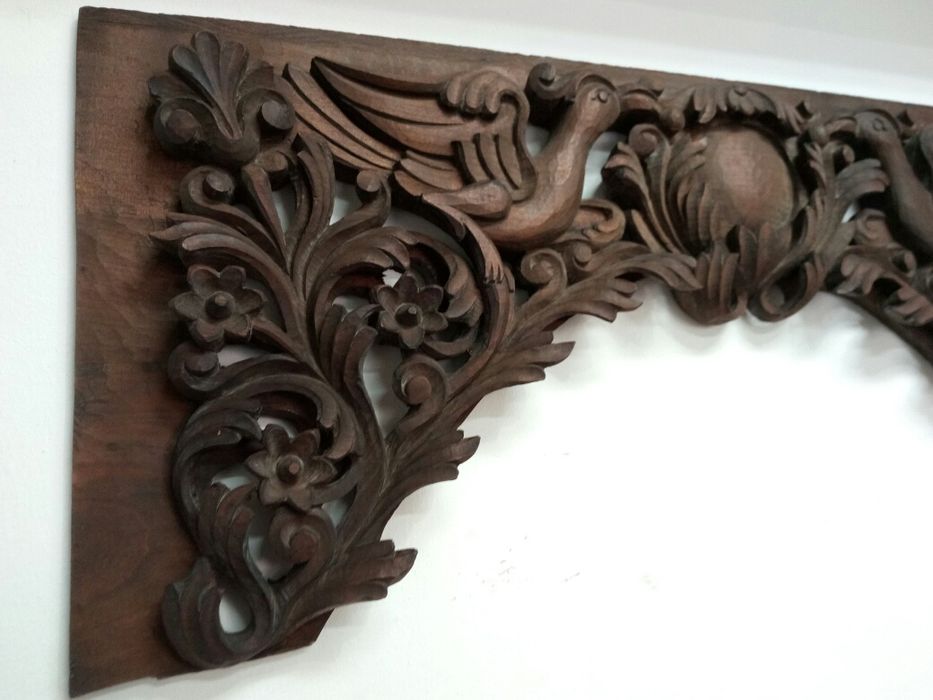 Дърворезба с растителни и животински мотиви