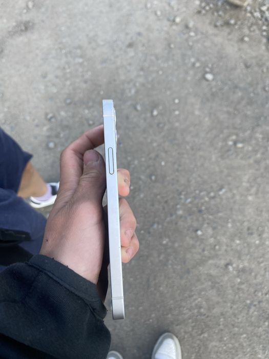 Продам или оьменяю айфон 12 64