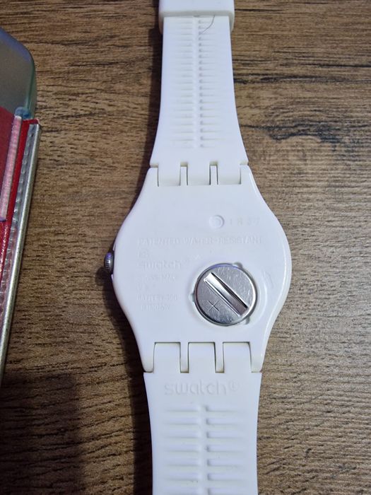 Swatch alb si gri/negru