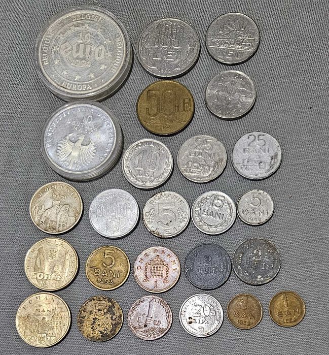 Vând bani vechi pentru colecționari