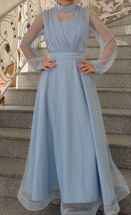 Голубой красивое платье с ремнем