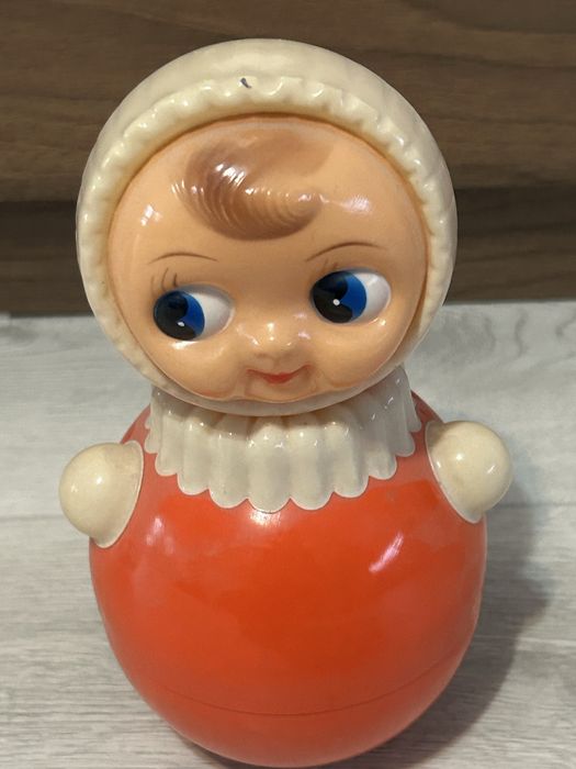 Кукла Неваляшка - съветска играчка