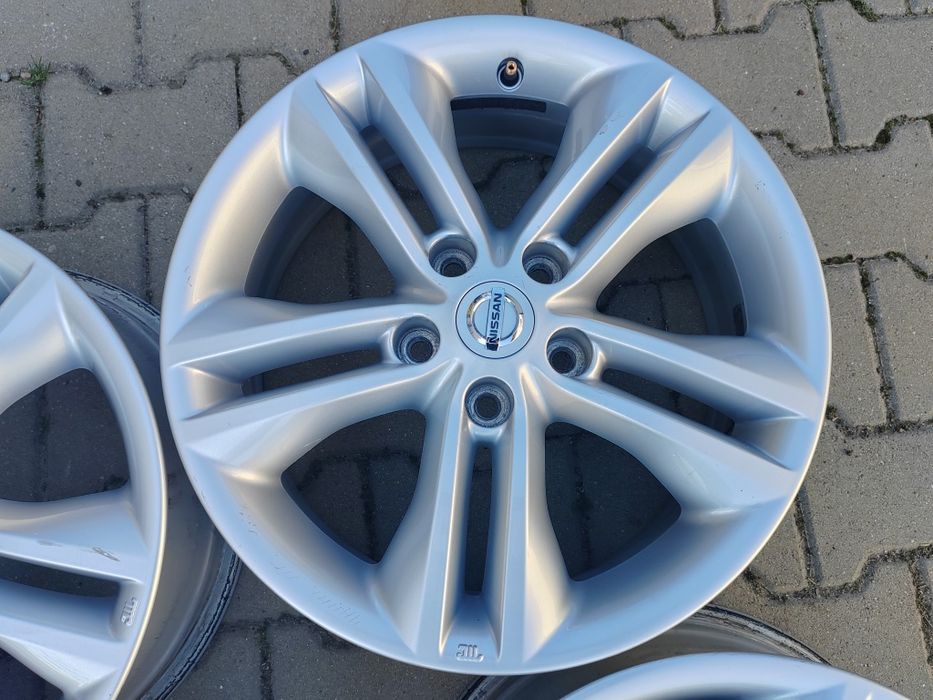 Jante R17 5x114,3 Nissan Qashqai Juke Qashqai +2 Leaf Dacia Duster Bigster 

Specificații tehnice :
Prindere: 5x114,3 
Latime: 6,5 J 
Offset (ET): 40
