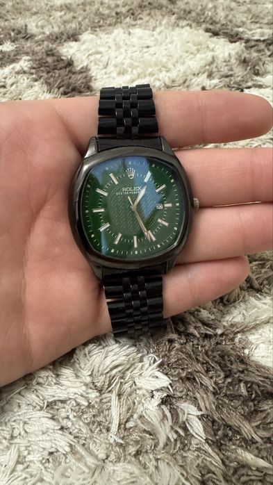 Часы кварцевые. .