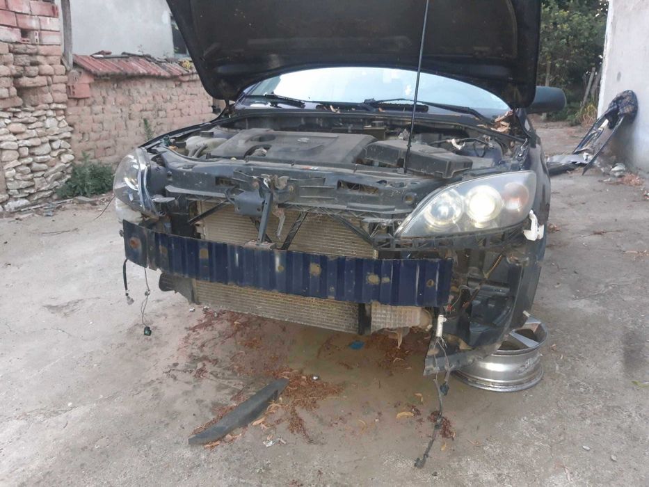 Мазда  3 - Само на части