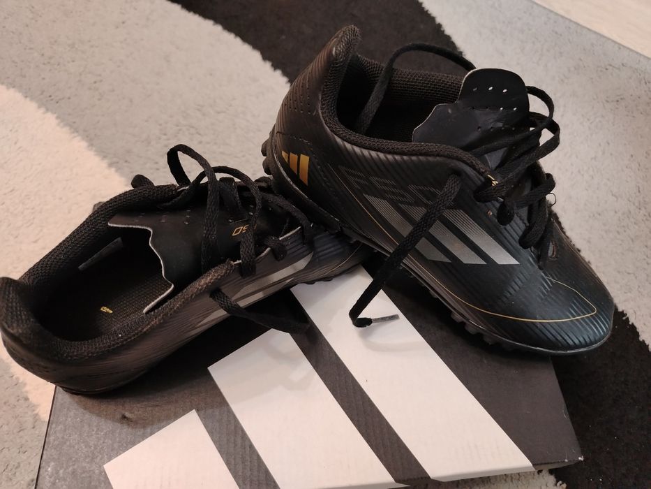 Футболни обувки Адидас 36 номер