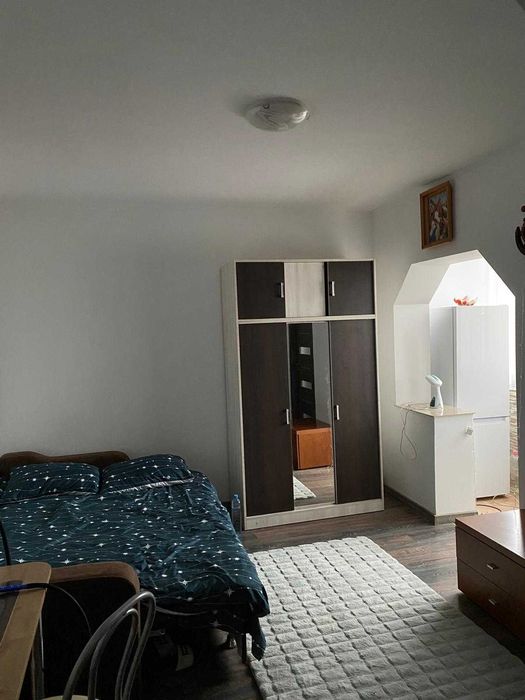 Ofer spre închiriere garsoniera în zona gării