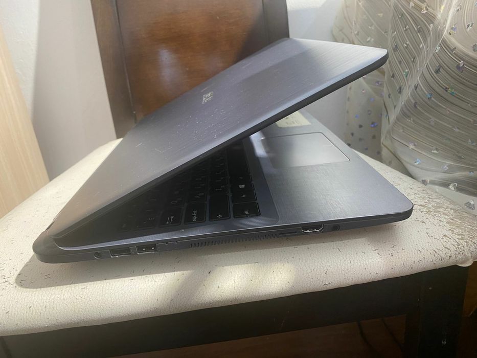 ASUS intel core i3 Broadwell/Windows 10/SSD