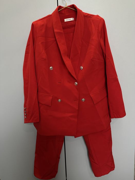 стильді б/у костюм сатылады