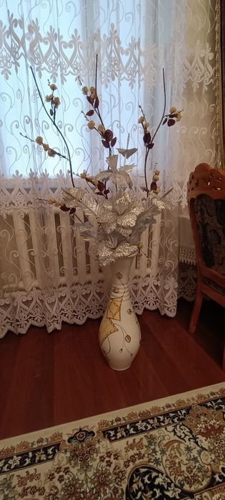 Ваза с цветами в отличном состоянии