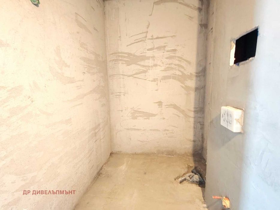 Вътрешен двустаен в центъра с Акт 16 за 2000 EUR/м2 в затворен комплекс