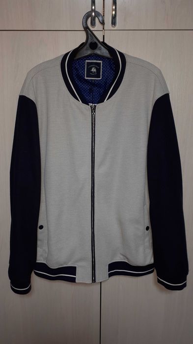 куртка-бомбер THOMAS GRAF, для плотного типа фигуры.