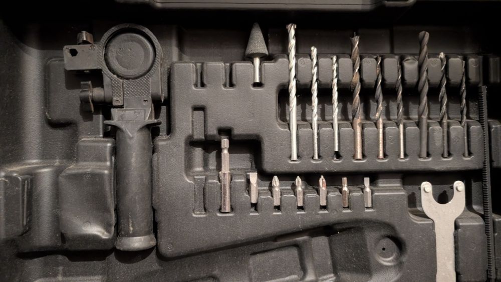 Vând bormașină și pendular