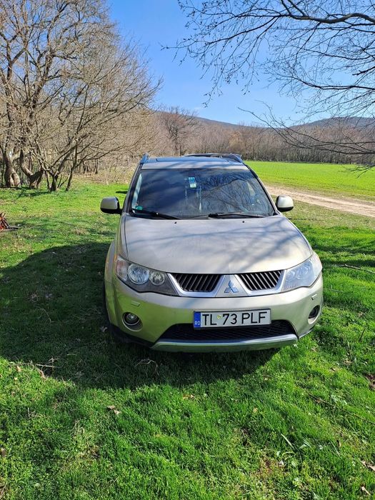 Vând Mitsubishi Outlander