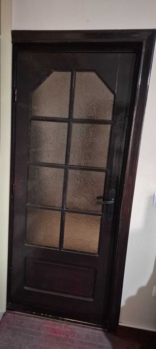 Usi de interior din lemn