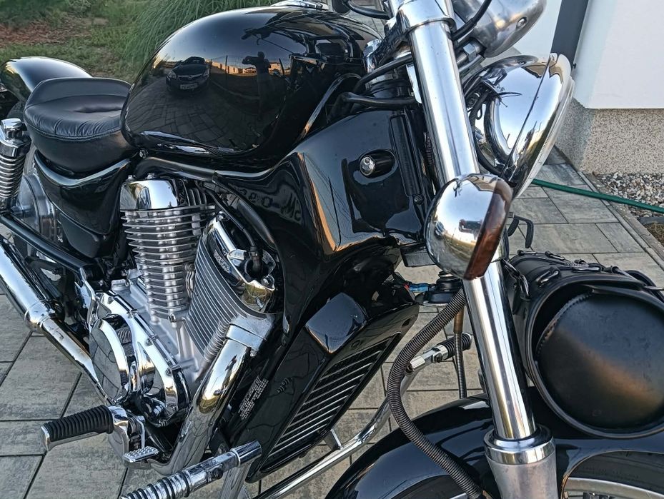 Suzuki  Intruder