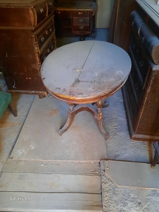 Продается антикварные столики.