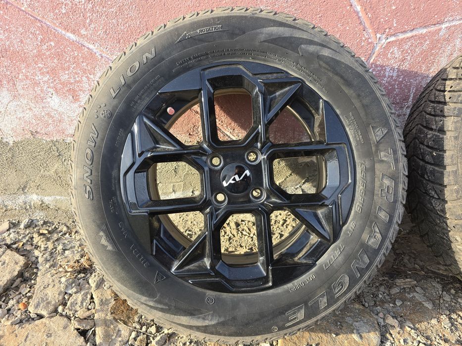 Продам два комплекта летней резины с дисками Kia