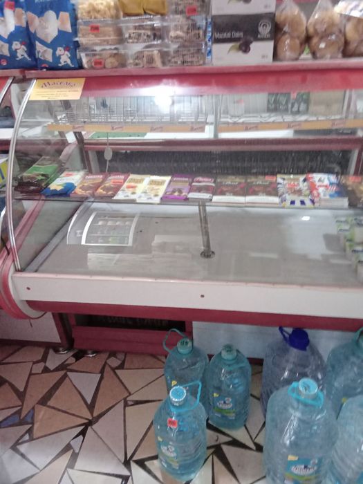 Холодильник и витрина