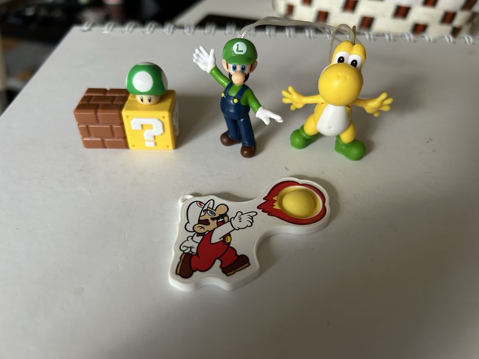 Играчки Kinder Joy - Stranger things, Harry Potter, Super Mario и други.