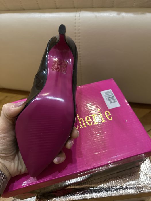 Дамски обувки на висок ток