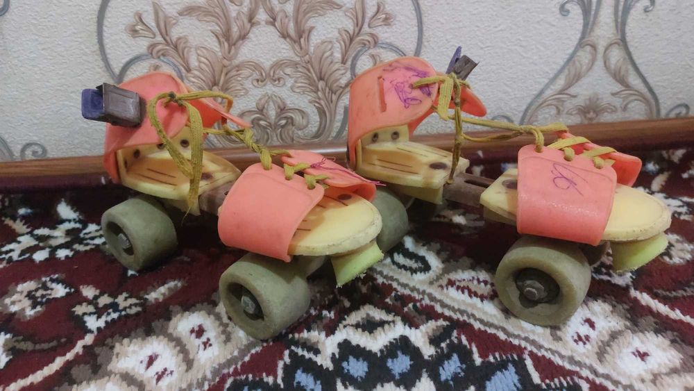 Роликовые коньки