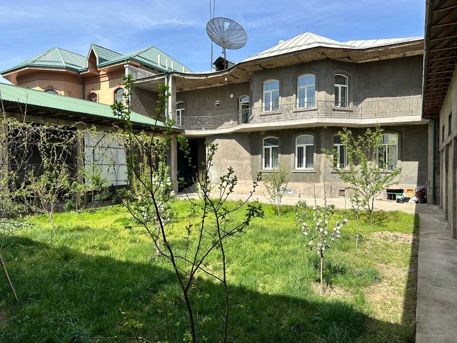 Продаю Бирлашган новая махалля 6 соток 8 комнаты