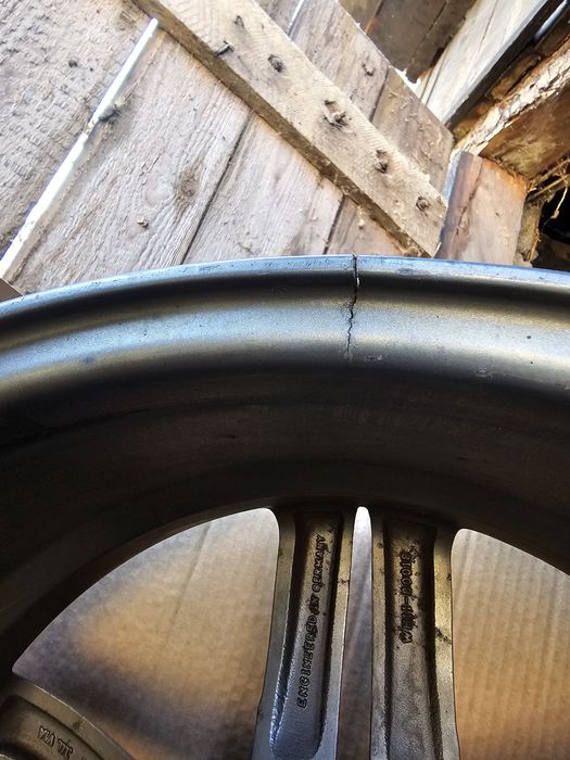 Jante audi R18 2 din ele sunt crapate