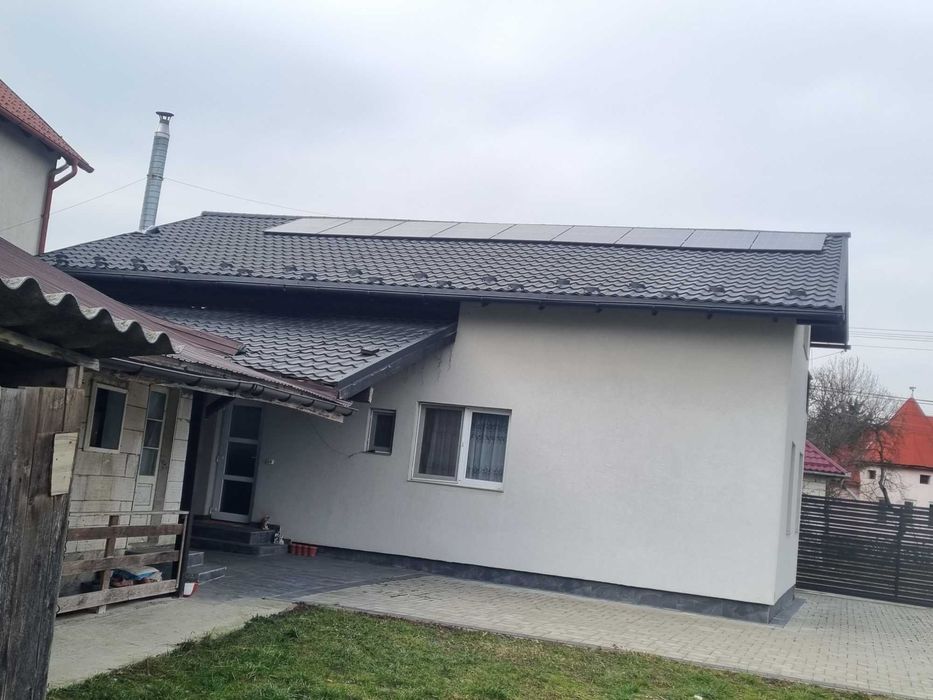 Se vinde Casă cu Panouri Fotovoltaice si Teren 678 mp