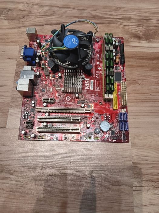 Kit Core 2 Quad Q8200  cu Placa de Baza si 4GB RAM
