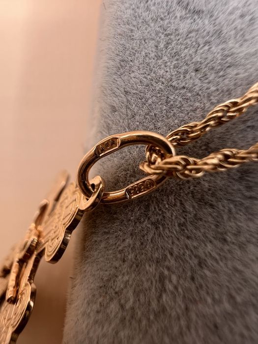 Продам золотой крестик.