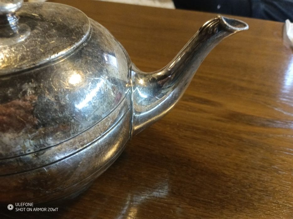 Сребърен английски чайник